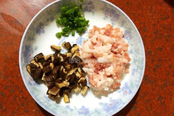香菇肉丁油饭的做法图解1