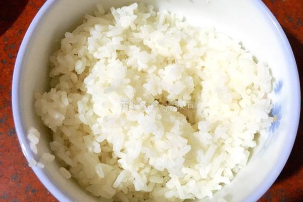 香菇肉丁油饭的做法图解2