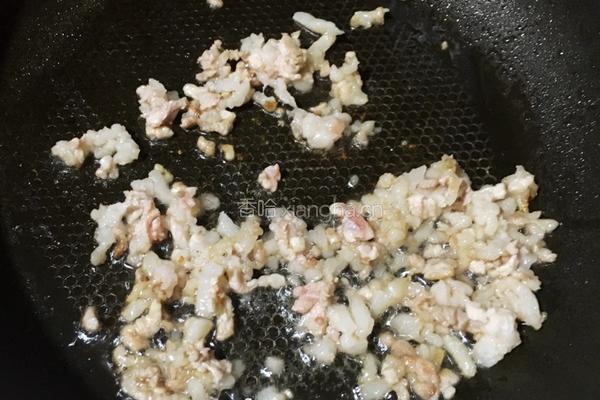 香菇肉丁油饭的做法图解4