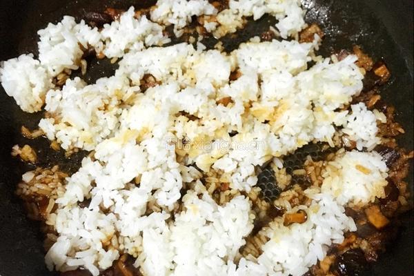 香菇肉丁油饭的做法图解7