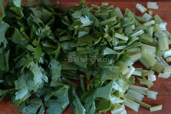 芹菜汁的做法图解3