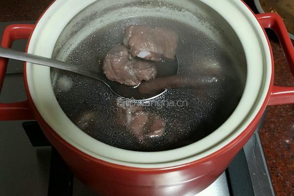 黑豆煲猪尾巴的做法图解7