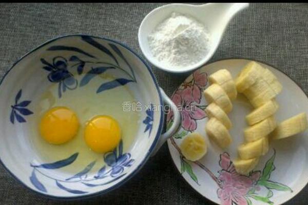 香蕉鸡蛋饼的做法图解1