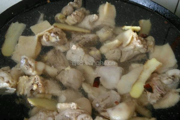 香菇炖土鸡的做法图解1