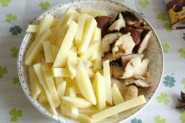 肉丸土豆盖浇饭的做法图解4