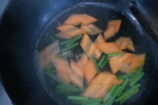 腊肉炒胡萝卜的做法图解4