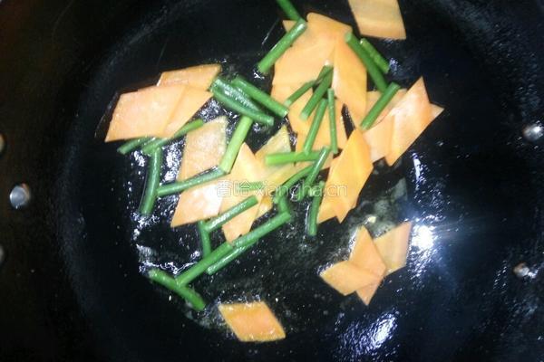 腊肉炒胡萝卜的做法图解5