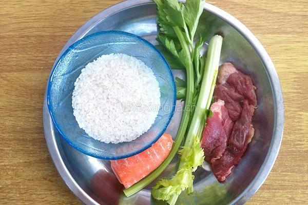 牛肉粥的做法图解1