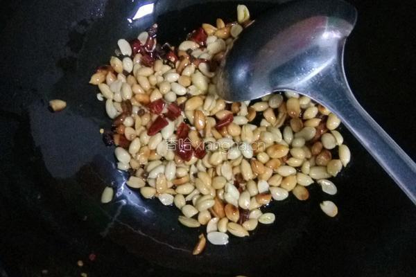 麻辣花生米的做法图解5