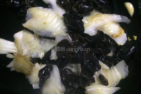 木耳炒白菜的做法图解10