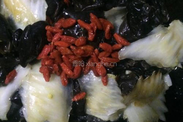 木耳炒白菜的做法图解11