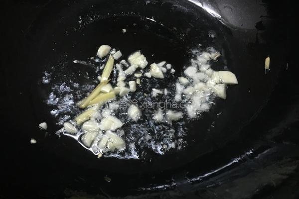 蒜泥酱香小土豆的做法图解3