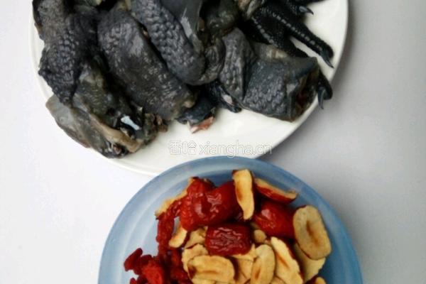 红枣枸杞乌鸡汤的做法图解1