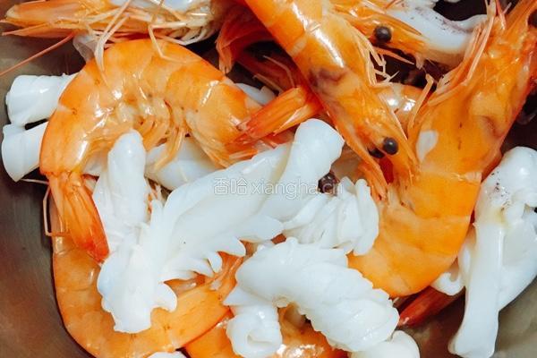 芝士海鲜焗饭的做法图解1