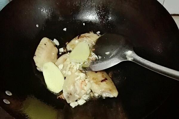 香菇焖鸡翅的做法图解7