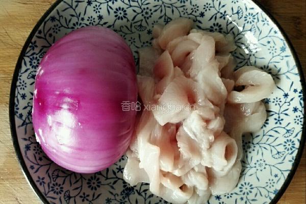 洋葱炒鸡肉的做法图解2