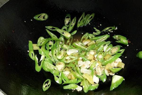青椒炒牛肉的做法图解6