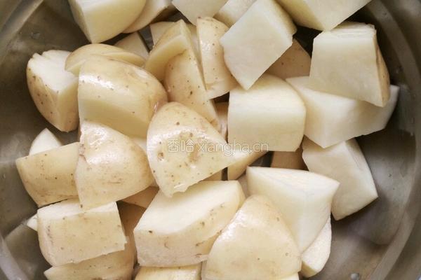 番茄土豆排骨汤的做法图解3