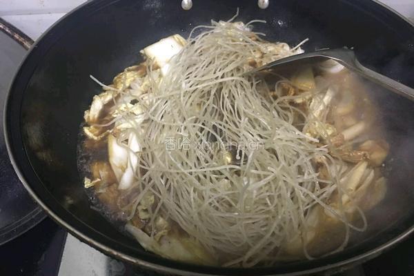 猪肉白菜炖粉条的做法图解3