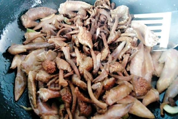 鸡翅炖蘑菇的做法图解11