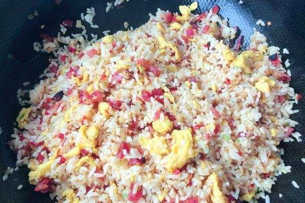 腊肠鸡蛋炒饭的做法图解7