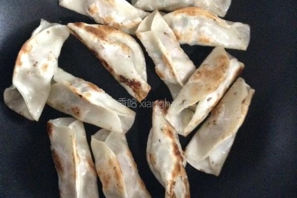 脆香锅贴的做法图解8