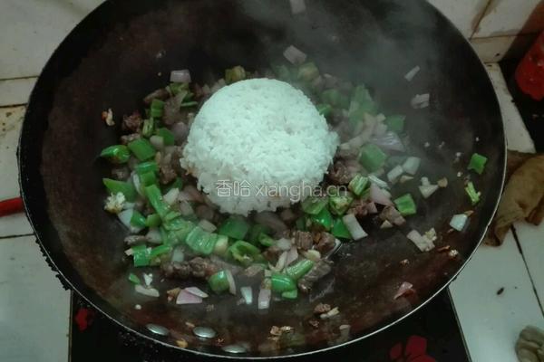 青椒牛肉炒饭的做法图解9
