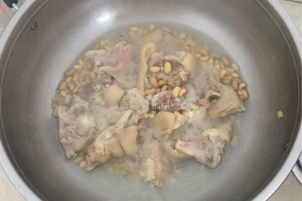 黄豆猪蹄汤的做法图解2