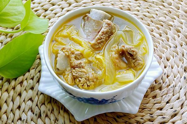 东北酸菜炖排骨的做法图解7