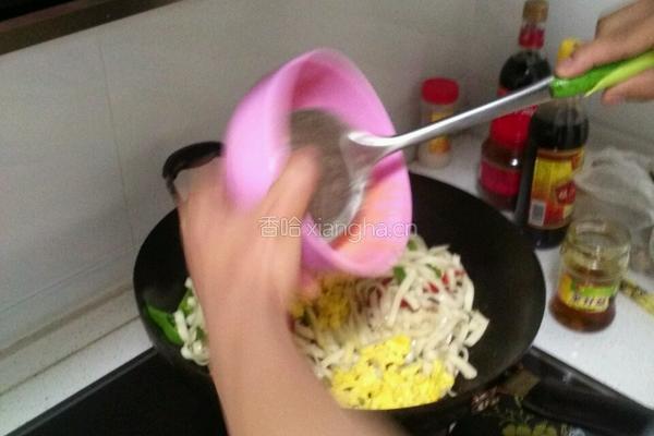 双椒鸡蛋炒面的做法图解8