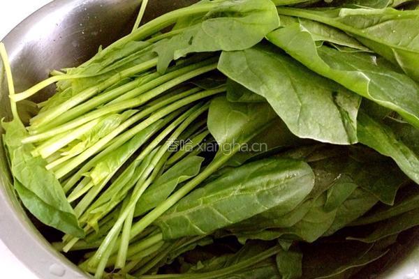 老醋菠菜花生米的做法图解2