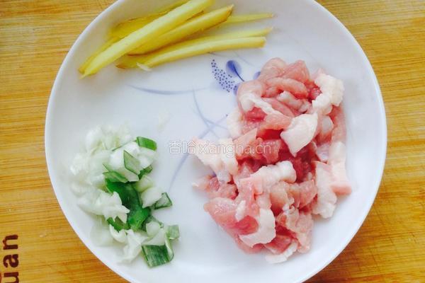肉丝炒年糕的做法图解2