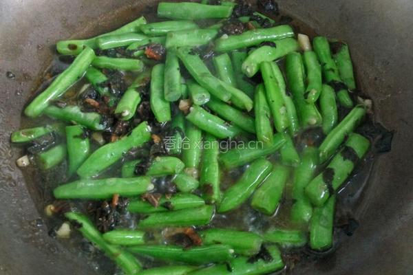 梅干菜干煸豆角的做法图解4