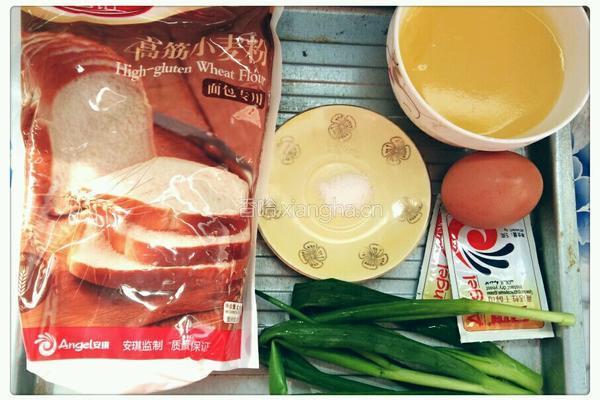 面包葱花饼的做法图解1