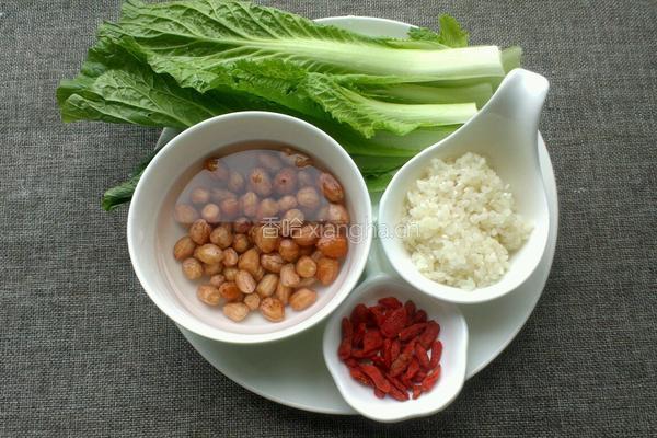 花生青菜粥的做法图解1