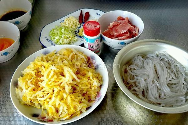 酸菜炒粉条的做法图解4