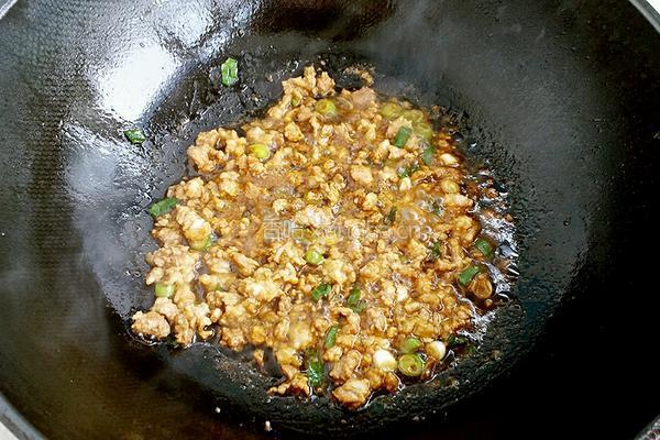 茄子打卤面的做法图解4