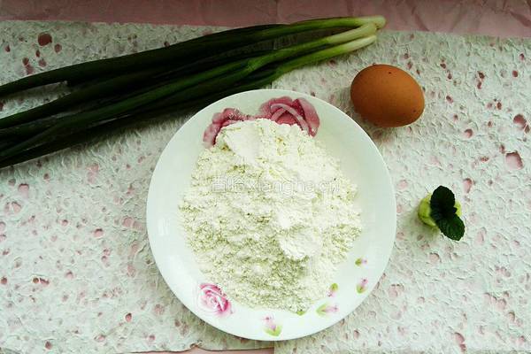 葱花饼的做法图解1