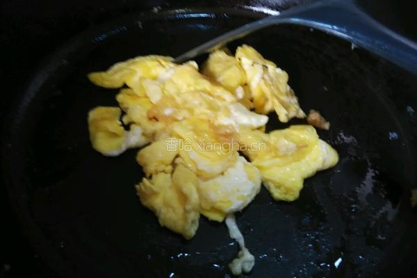 芹菜炒鸡蛋的做法图解2