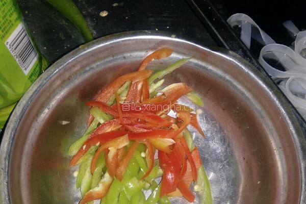 酸辣绿豆芽的做法图解1