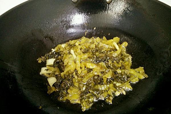 酸菜粉丝汤的做法图解3