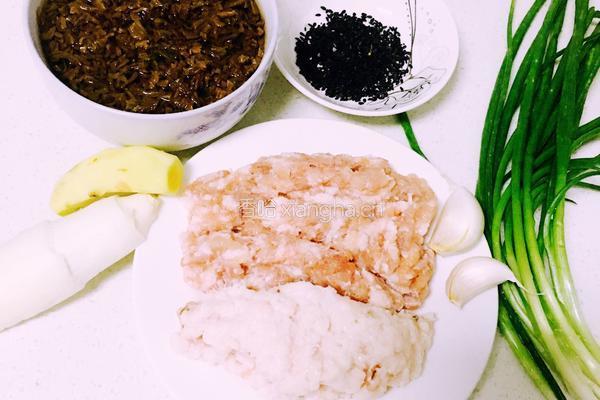 梅菜扣肉饼的做法图解2