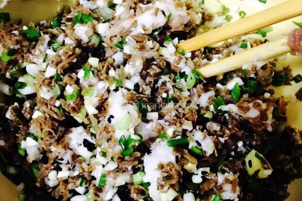 梅菜扣肉饼的做法图解3