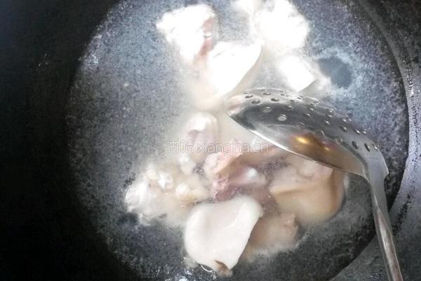 塔吉锅版焖猪蹄的做法图解2