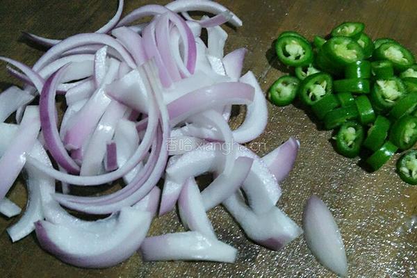 洋葱牛肉披萨的做法图解3