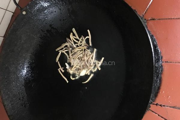 香菇腐竹闷肉的做法图解5