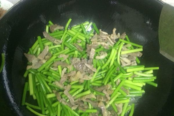 蒜苔炒腊肉的做法图解6