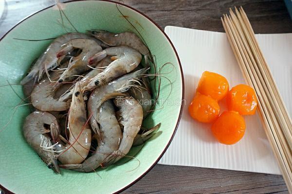 香酥蛋黄虾的做法图解1