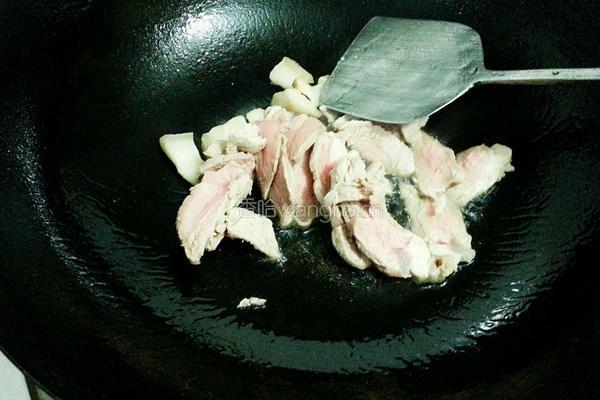 蘑菇炒肉的做法图解3