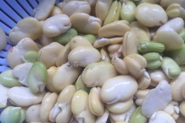 韭菜虾米炒蚕豆的做法图解2